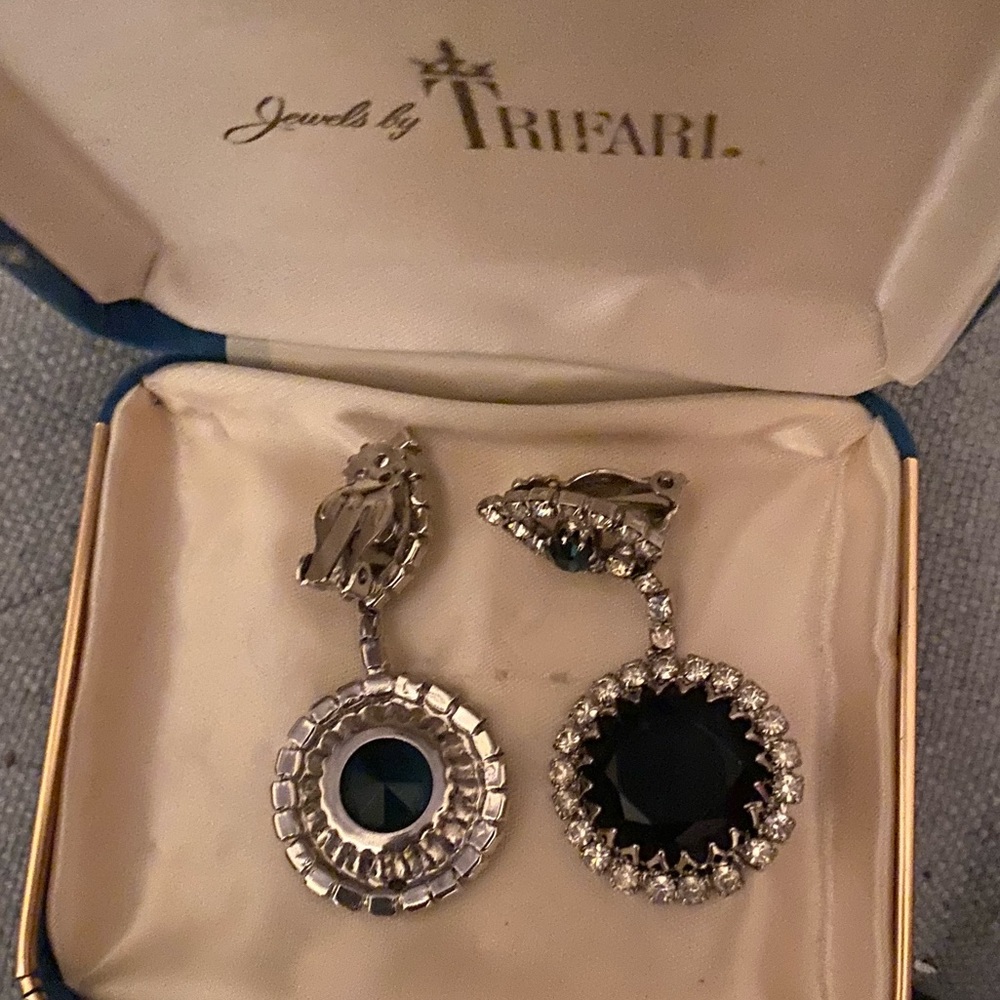 Vintage Rhinestone Earrings - Picture 4 of 5